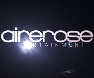 Airerose slim tieners skuim vir'n paar stout lesbiese pret