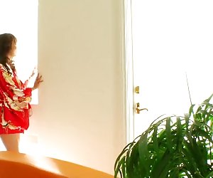 Tiny japannese neem bbc in die gat en vagina